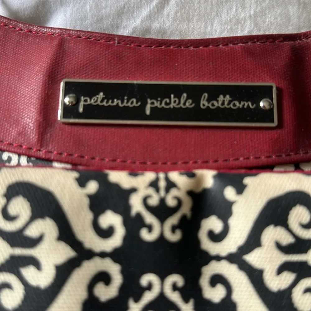Petunia Pickle Bottom tote/diaper/mommy bag with front pockets, two back pockets
